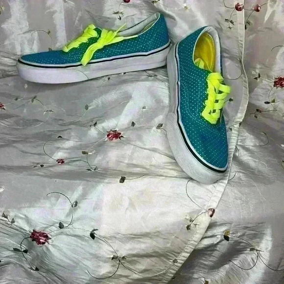 Vans Era low-top‎ dot print sneakers 
Teal & yellow women’s 6.5 skate shoes - Picture 3 of 3